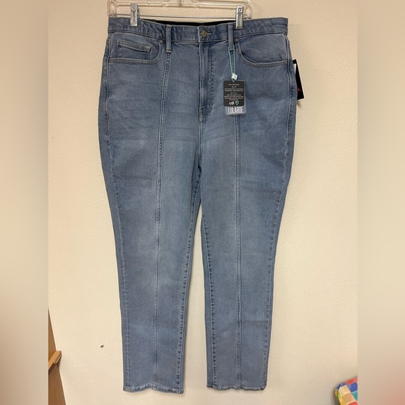 NWT Lularoe Seamed front straight Jeans *Flawed see description - Picture 1 of 9